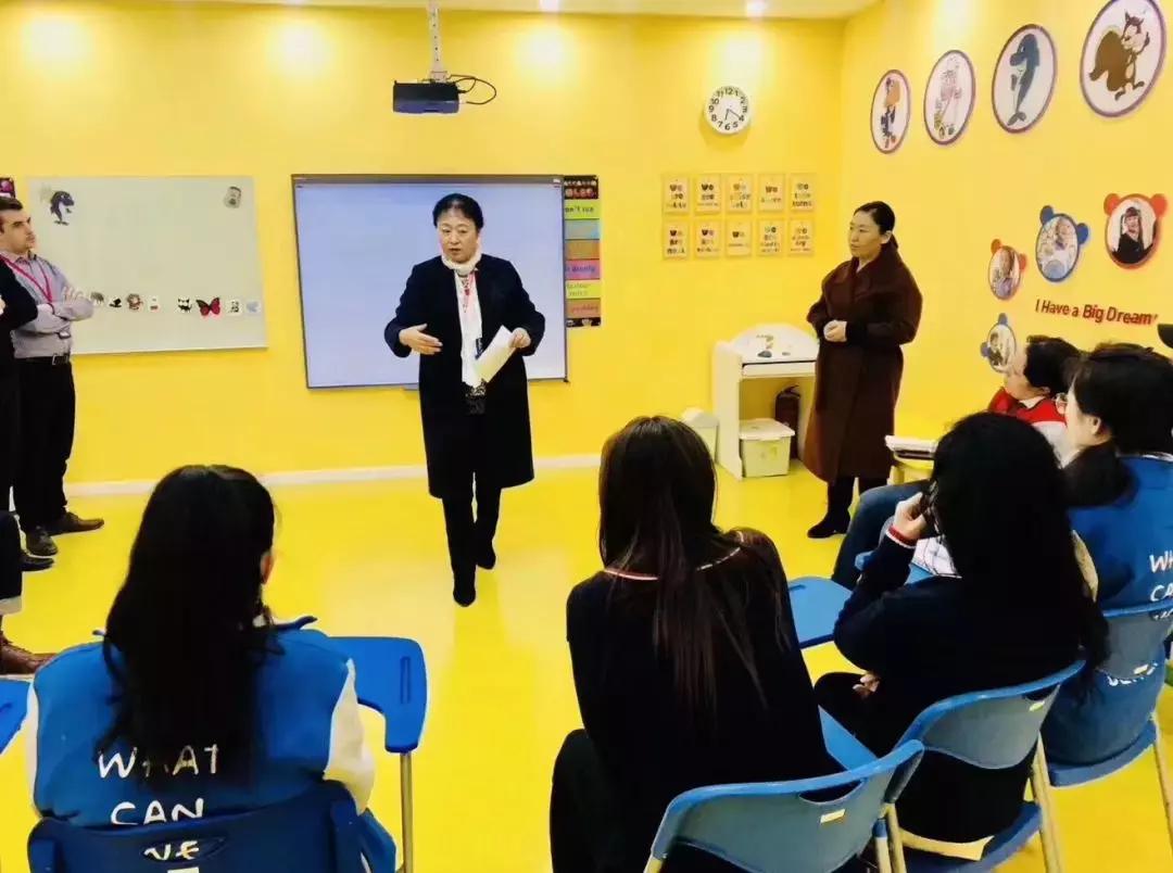 小学英语如何维持纪律(5秒让吵闹的课堂安静下来)