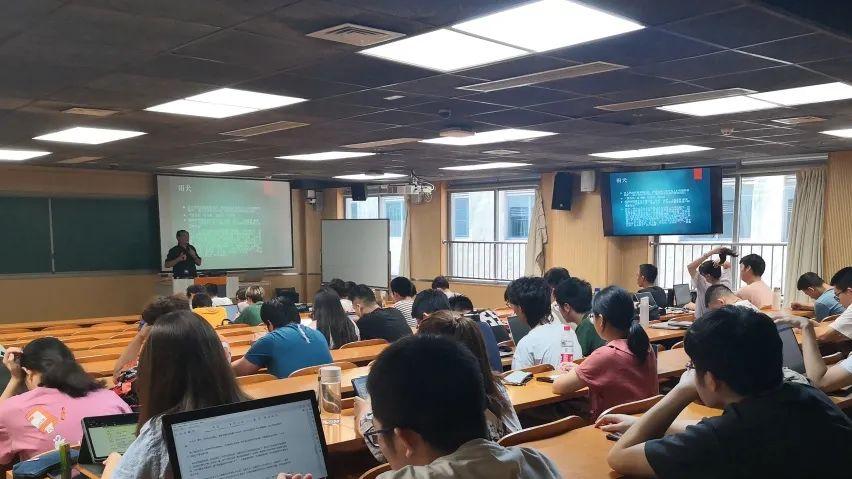 政治学学是什么课程(小学生也能学政治？这本书教你如何培养孩子的兴趣！)
