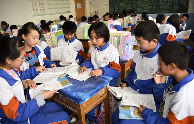 男孩子如何去学好文科英语(绝密学霸学习法揭秘：文科英语高分秘籍曝光！)