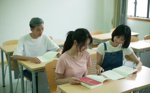 小学英语早读怎么办(震撼！教育界巨匠揭示学生学习秘诀，曝光国际学术圈内幕！)