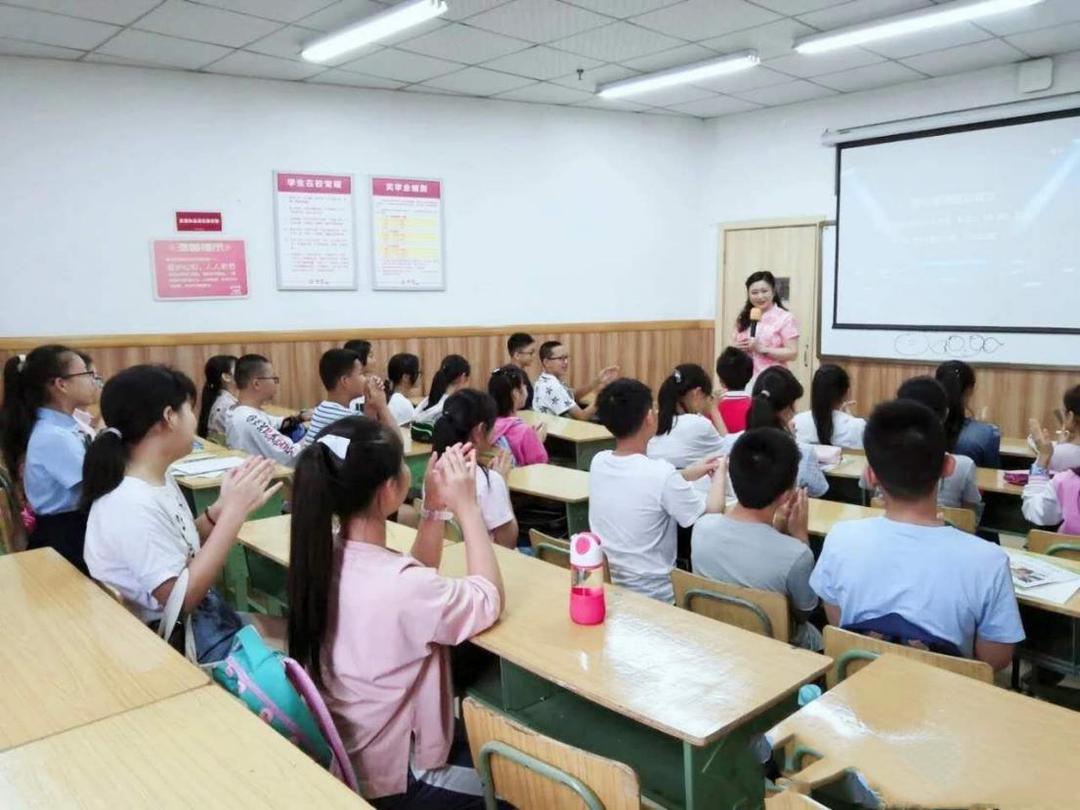 如何适应高中生活作文(升学规划高中生活的转变与适应家长必读)
