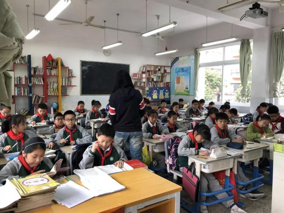 写作如何体现中心思想(在写作中体现中心思想的方法)