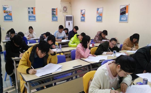 初中内容怎么提前学(提前学习初中知识的策略)