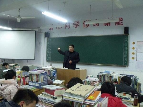怎么样解决叛逆的问题(解决孩子叛逆问题的技巧)
