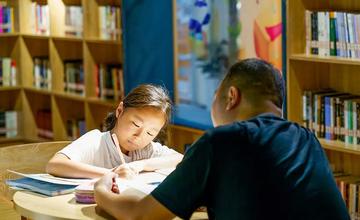 如何克服社交中害羞的心理(改善社交能力的策略)