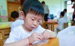 大班孩子厌学怎么办(揭秘厌学背后的求救信号，三招恢复孩子学习信心！)