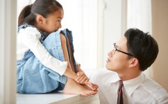 怎么样让孩子改变学习态度(孩子不想学习了怎么办？父母首先得改变自己的态度让自己变得越来越好孩子也才会跟着改变家庭教育父母必看系列育儿经验分享亲子)